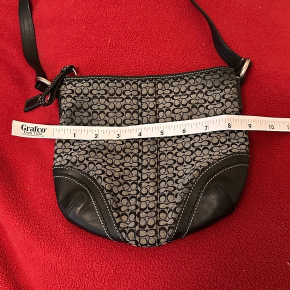 Beautiful Coach Crossbody signature C’s black/gray canvas/leather purse - Picture 9 of 16